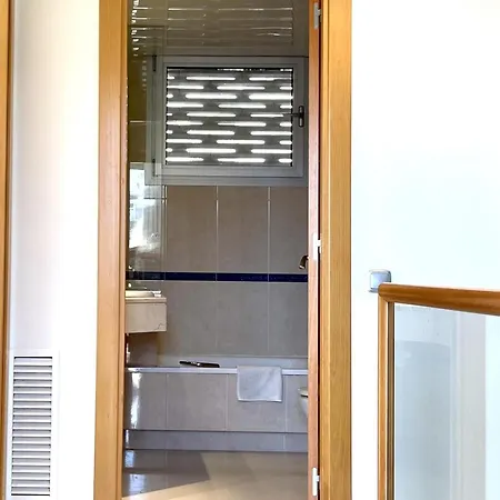 Casa Espaciosa Con Piscina, Aire Acondicionado Y Jardin Cerca De La Playa De Vilanova - Es-332-9 Apartment *