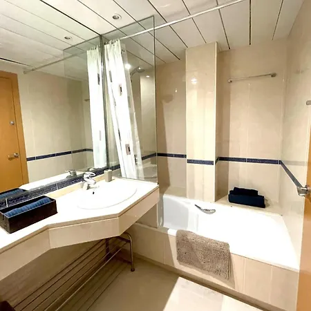 Casa Espaciosa Con Piscina, Aire Acondicionado Y Jardin Cerca De La Playa De Vilanova - Es-332-9 *