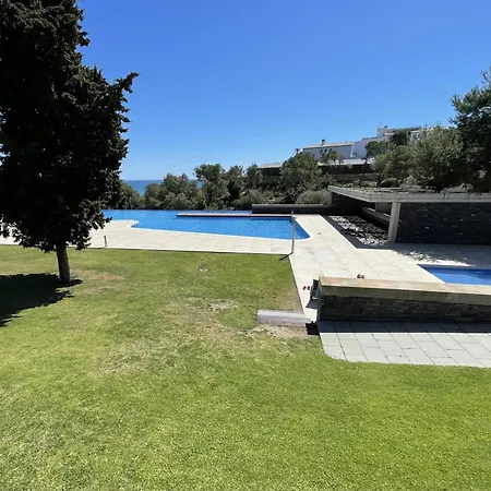 Casa Espaciosa Con Piscina, Aire Acondicionado Y Jardin Cerca De La Playa De Vilanova - Es-332-9 Apartment